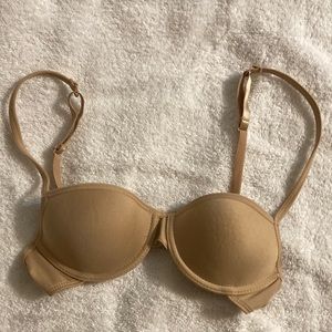 Women’s no Boundaries bra.